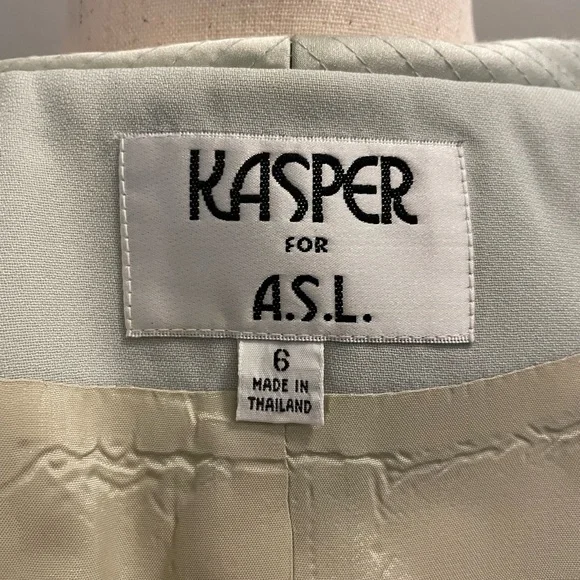 Two piece skirted summer Kasper Suit size 6. Mint green in color. - Picture 6 of 9